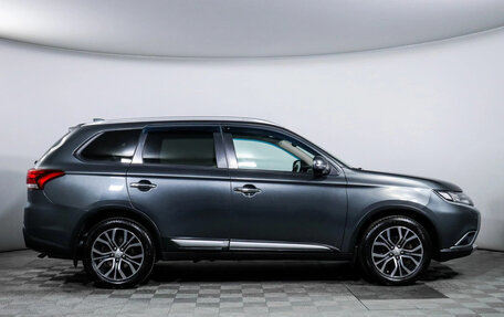 Mitsubishi Outlander III рестайлинг 3, 2018 год, 2 200 000 рублей, 17 фотография