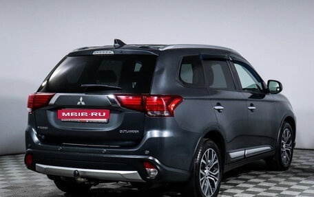 Mitsubishi Outlander III рестайлинг 3, 2018 год, 2 200 000 рублей, 16 фотография