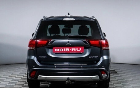 Mitsubishi Outlander III рестайлинг 3, 2018 год, 2 200 000 рублей, 15 фотография