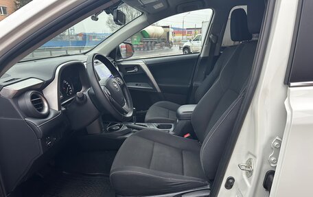 Toyota RAV4, 2018 год, 1 980 000 рублей, 12 фотография