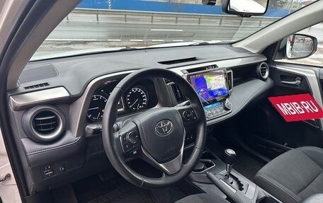 Toyota RAV4, 2018 год, 1 980 000 рублей, 11 фотография