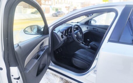 Chevrolet Cruze II, 2010 год, 760 000 рублей, 9 фотография