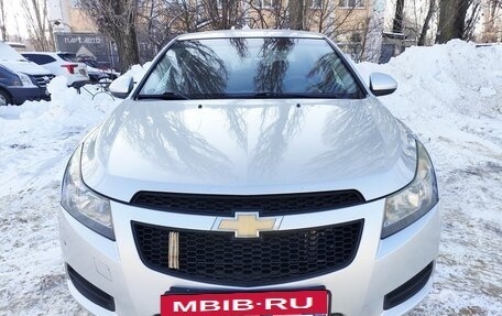 Chevrolet Cruze II, 2010 год, 760 000 рублей, 3 фотография