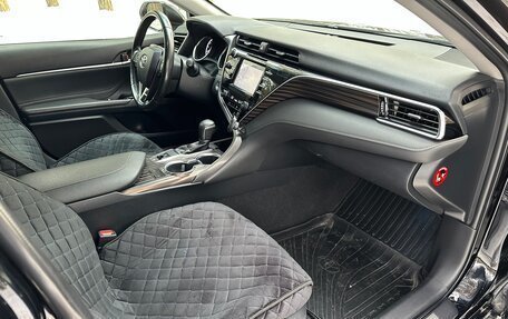 Toyota Camry, 2018 год, 2 590 000 рублей, 10 фотография