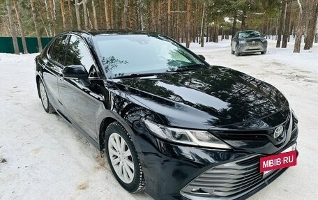 Toyota Camry, 2018 год, 2 590 000 рублей, 3 фотография