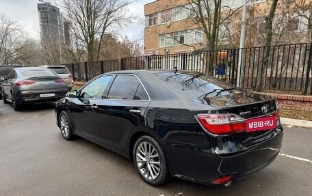 Toyota Camry, 2017 год, 2 400 000 рублей, 4 фотография