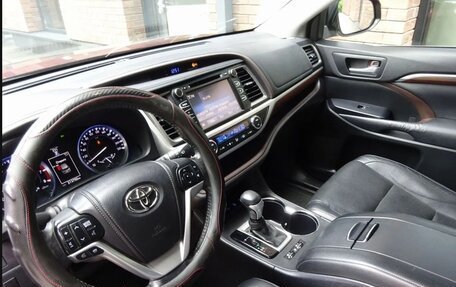 Toyota Highlander III, 2014 год, 2 800 000 рублей, 14 фотография
