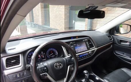 Toyota Highlander III, 2014 год, 2 800 000 рублей, 13 фотография