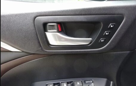 Toyota Highlander III, 2014 год, 2 800 000 рублей, 16 фотография