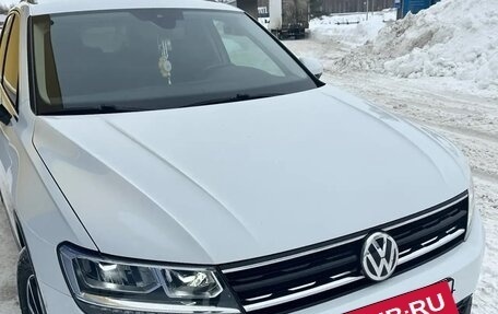 Volkswagen Tiguan II, 2019 год, 2 850 000 рублей, 2 фотография