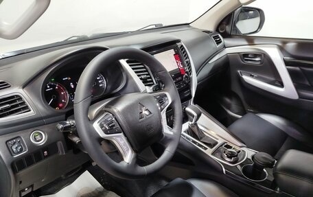 Mitsubishi Pajero Sport III рестайлинг, 2020 год, 3 320 000 рублей, 23 фотография