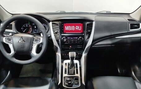 Mitsubishi Pajero Sport III рестайлинг, 2020 год, 3 320 000 рублей, 15 фотография