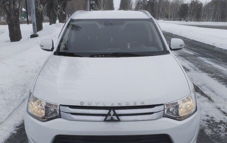 Mitsubishi Outlander III рестайлинг 3, 2014 год, 1 700 000 рублей, 1 фотография