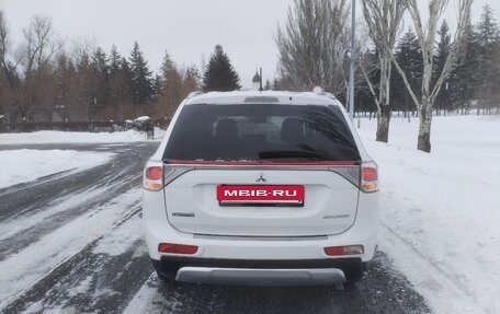 Mitsubishi Outlander III рестайлинг 3, 2014 год, 1 700 000 рублей, 9 фотография