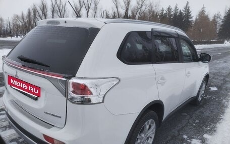 Mitsubishi Outlander III рестайлинг 3, 2014 год, 1 700 000 рублей, 7 фотография