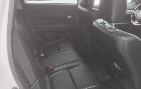 Mitsubishi Outlander III рестайлинг 3, 2014 год, 1 700 000 рублей, 26 фотография