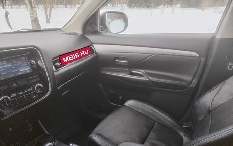 Mitsubishi Outlander III рестайлинг 3, 2014 год, 1 700 000 рублей, 19 фотография