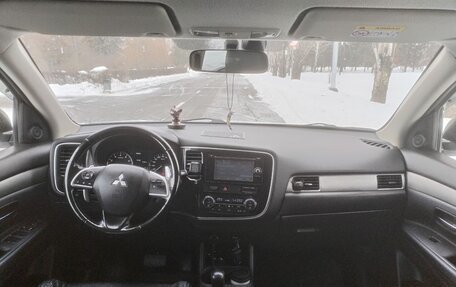 Mitsubishi Outlander III рестайлинг 3, 2014 год, 1 700 000 рублей, 31 фотография