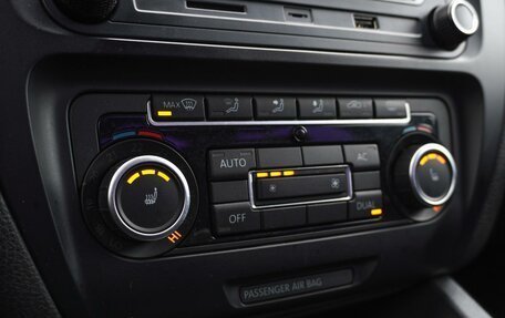 Volkswagen Jetta VI, 2011 год, 990 000 рублей, 24 фотография