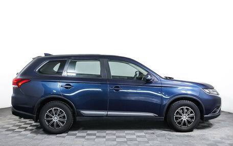 Mitsubishi Outlander III рестайлинг 3, 2019 год, 2 199 000 рублей, 4 фотография