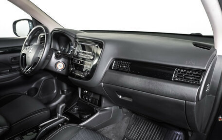 Mitsubishi Outlander III рестайлинг 3, 2019 год, 2 199 000 рублей, 10 фотография