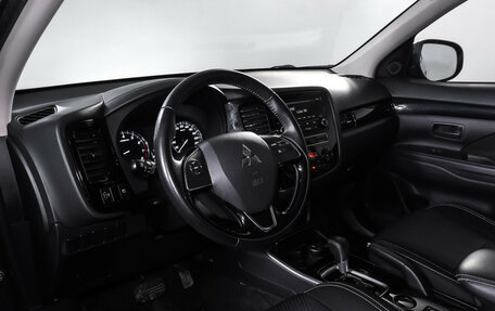 Mitsubishi Outlander III рестайлинг 3, 2019 год, 2 199 000 рублей, 14 фотография