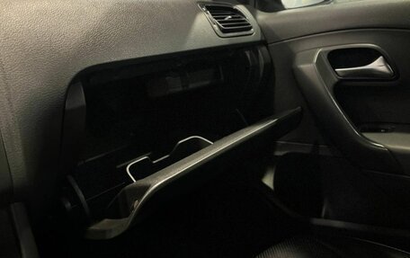 Volkswagen Polo VI (EU Market), 2011 год, 659 000 рублей, 25 фотография