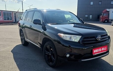 Toyota Highlander III, 2012 год, 1 780 000 рублей, 2 фотография