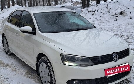 Volkswagen Jetta VI, 2013 год, 990 000 рублей, 3 фотография