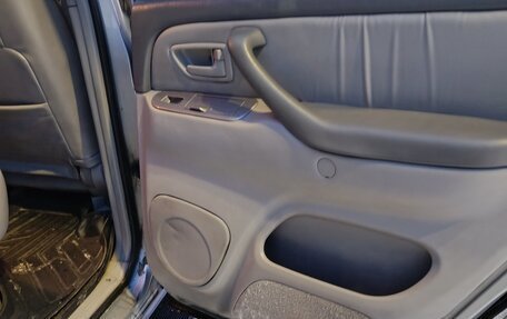 Toyota Sequoia II рестайлинг, 2001 год, 1 250 000 рублей, 10 фотография