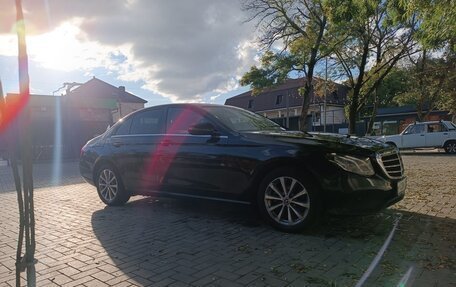 Mercedes-Benz E-Класс, 2019 год, 1 950 000 рублей, 4 фотография