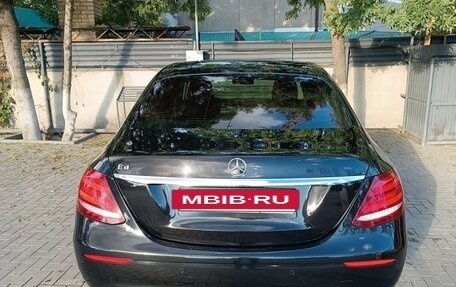Mercedes-Benz E-Класс, 2019 год, 1 950 000 рублей, 5 фотография