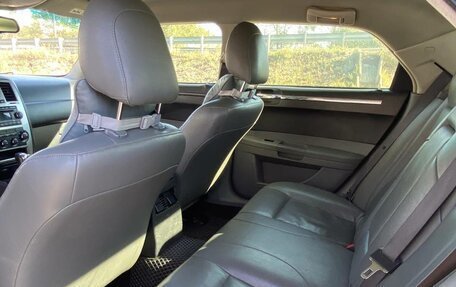 Chrysler 300C II, 2004 год, 880 000 рублей, 10 фотография