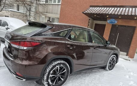 Lexus RX IV рестайлинг, 2020 год, 5 000 000 рублей, 3 фотография