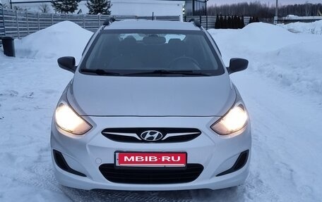 Hyundai Solaris II рестайлинг, 2013 год, 930 000 рублей, 1 фотография