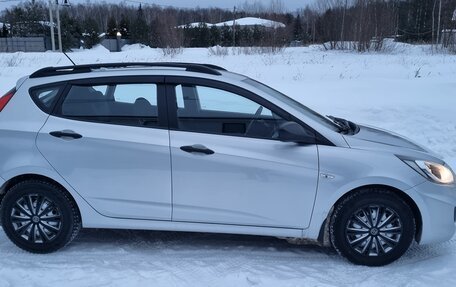 Hyundai Solaris II рестайлинг, 2013 год, 930 000 рублей, 2 фотография