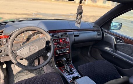 Mercedes-Benz E-Класс, 1997 год, 340 000 рублей, 9 фотография