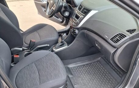 Hyundai Solaris II рестайлинг, 2015 год, 1 300 000 рублей, 3 фотография