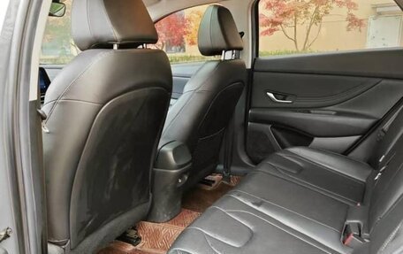 Hyundai Elantra, 2020 год, 2 300 000 рублей, 4 фотография