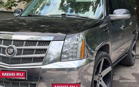 Cadillac Escalade III, 2012 год, 2 400 000 рублей, 1 фотография