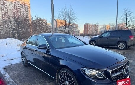 Mercedes-Benz E-Класс, 2019 год, 3 100 000 рублей, 5 фотография