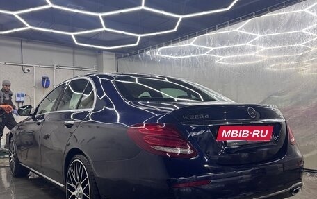 Mercedes-Benz E-Класс, 2019 год, 3 100 000 рублей, 9 фотография