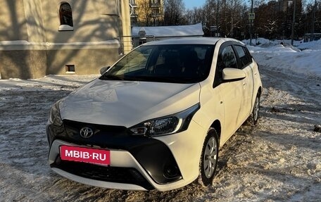 Toyota Yaris XP150 рестайлинг, 2021 год, 1 350 000 рублей, 1 фотография