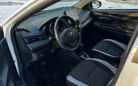 Toyota Yaris XP150 рестайлинг, 2021 год, 1 350 000 рублей, 11 фотография