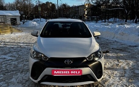 Toyota Yaris XP150 рестайлинг, 2021 год, 1 350 000 рублей, 2 фотография