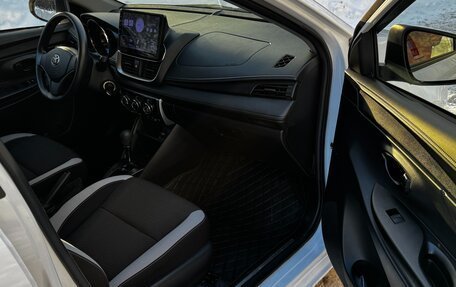 Toyota Yaris XP150 рестайлинг, 2021 год, 1 350 000 рублей, 14 фотография