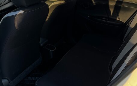 Toyota Yaris XP150 рестайлинг, 2021 год, 1 350 000 рублей, 18 фотография