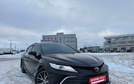 Toyota Camry, 2021 год, 3 650 000 рублей, 10 фотография