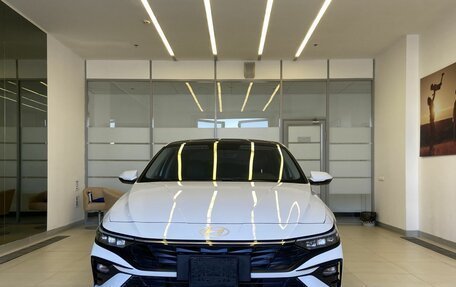 Hyundai Elantra, 2023 год, 2 300 000 рублей, 3 фотография