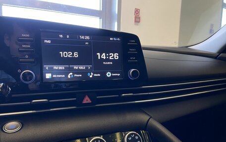 Hyundai Elantra, 2023 год, 2 300 000 рублей, 10 фотография